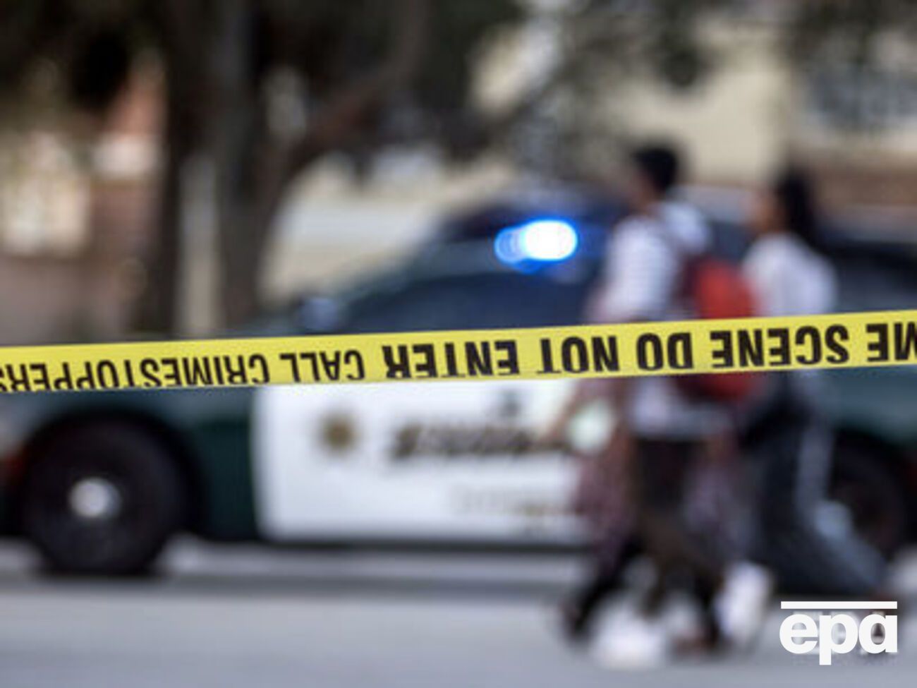 Керівництво школи просить триматися подалі від її території