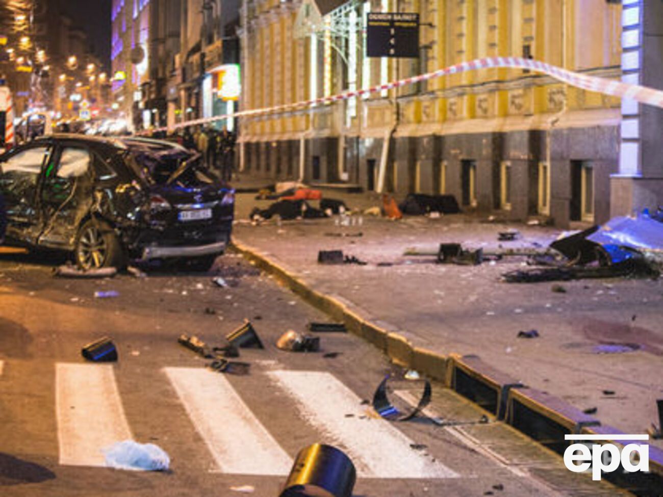 18 октября 2017 года в Харькове на пересечении улицы Сумской и переулка Мечникова автомобиль Lexus RX350 столкнулся с Volkswagen Touareg