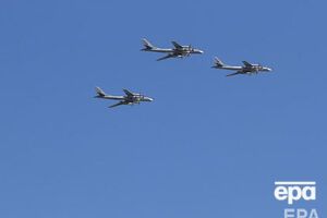 Российские бомбардировщики Ту-95 провели полеты над нейтральными водами Северного Ледовитого океана, Берингова и Охотского морей