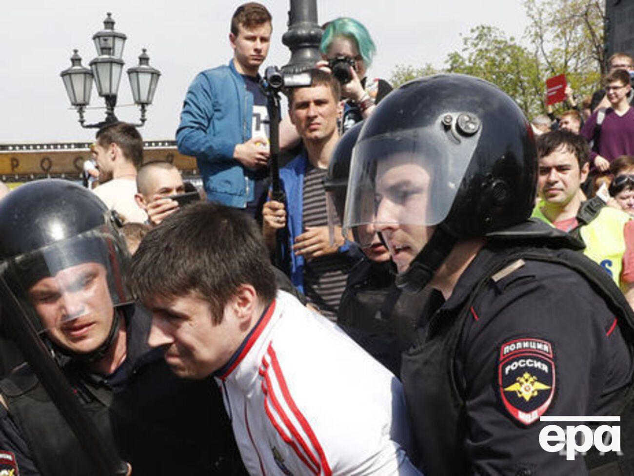 По информации&nbsp;"ОВД-Инфо", в 27 городах России задержали 1597 человек на акциях 5 мая