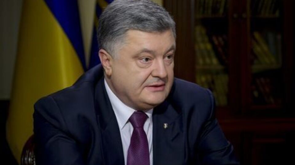 Порошенко уплатил налогов из зарплаты за апрель в размере 5460 грн