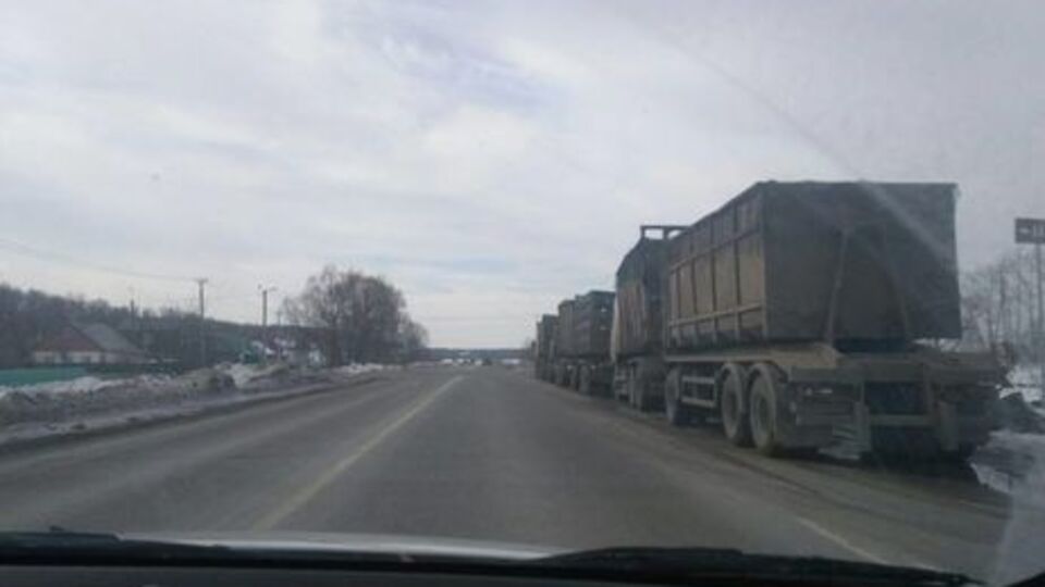 По сміттєвозу відкрили стрілянину з лісосмуги на Волоколамському шосе