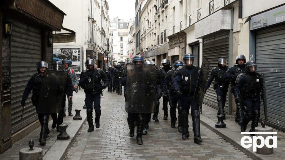 Поліція застрелила нападника з ножем