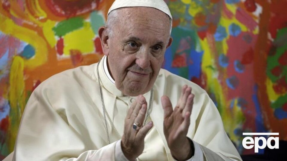 Продали авто, подаренное папе римскому