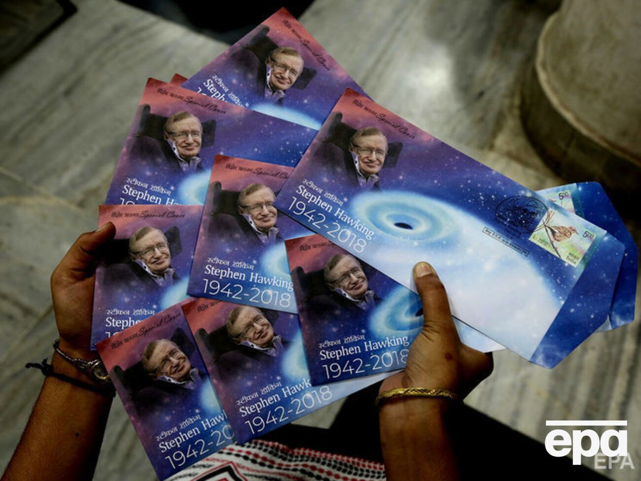 Церемонію похорону Гокінга можуть відвідати ще не народжені люди