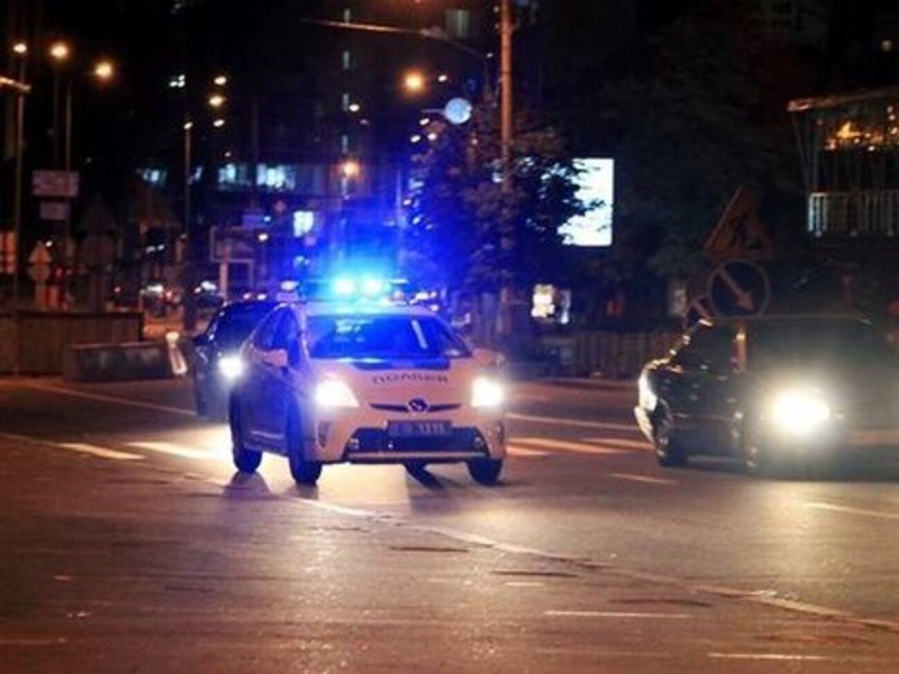 Патрульний поліцейський затримав чоловіка, який напав на його напарницю, поранивши його в ногу