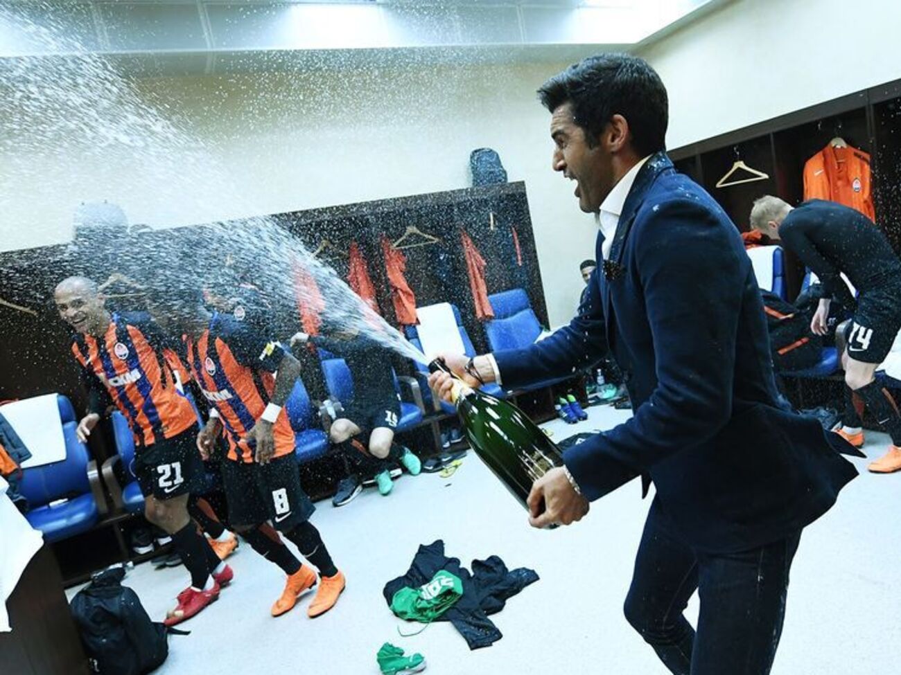 Фонсека (із пляшкою): Ми – чемпіони!