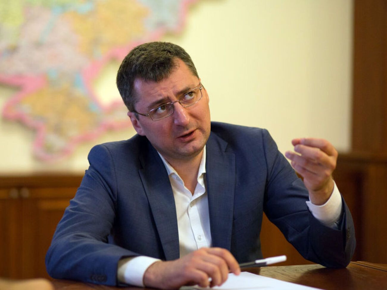 Ликарчук опубликовал свое заявление об отставке в 2016 году, а 4 мая 2018 года выложил в Facebook письмо на имя и.о. главы ГФС с предложением добровольно выполнить решение суда и восстановить его в должности