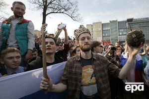 Акція "Він нам не цар" пройшла у Москві 5 травня. Її учасники зазнали нападу з боку "Центрального казачьего войска", яке очолює Миронов
