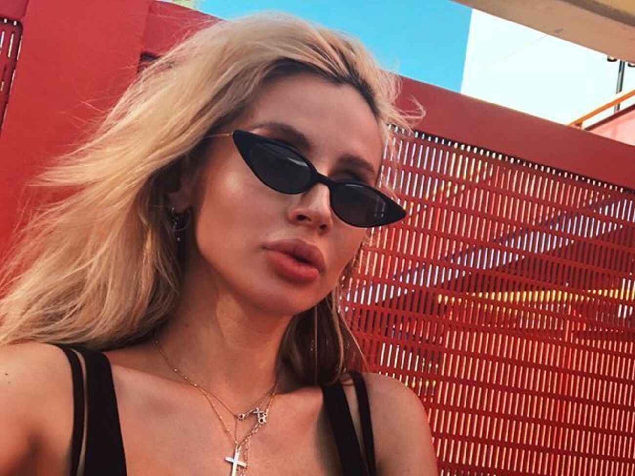 Loboda: Матусю, рідна, зі святом тебе. Поки ти поруч, нам спокійно і добре