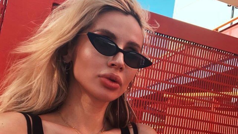 Loboda: Матусю, рідна, зі святом тебе. Поки ти поруч, нам спокійно і добре