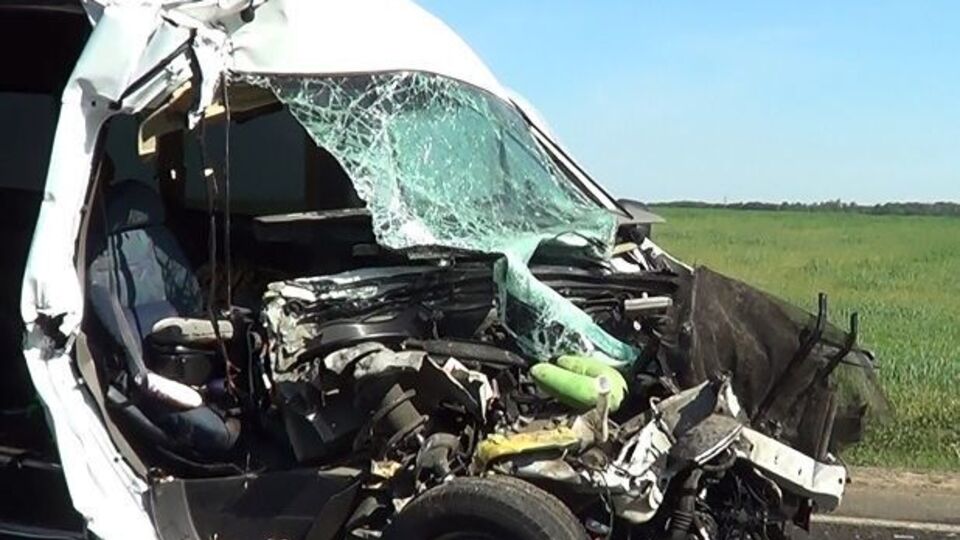 За версією слідства, водій Renault Master виявив неуважність і не встиг уникнути зіткнення