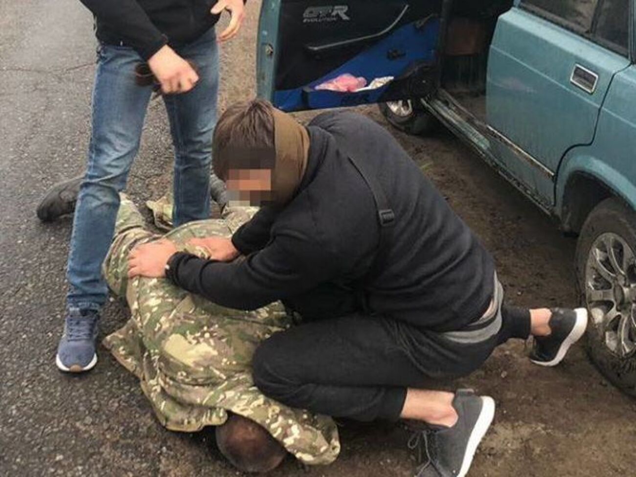 Торговців зброєю затримали в Харкові під час спроби продати дві гранати Ф-1, РГД-5 та патрони калібру 7,62 мм