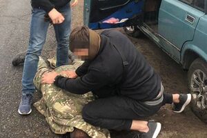 Торговцев оружием задержали в Харькове при попытке продать две гранаты Ф-1, РГД-5 и патроны калибра 7,62 мм
