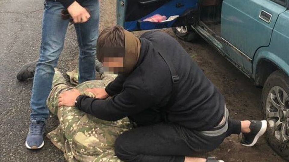 Торговців зброєю затримали в Харкові під час спроби продати дві гранати Ф-1, РГД-5 та патрони калібру 7,62 мм