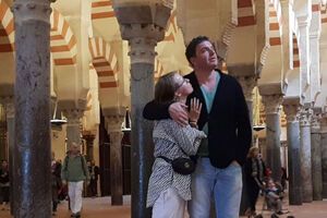 Собчак: Французский поцелуй с испанским прикосновением