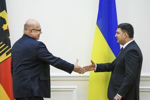 Министр экономики Германии провел встречу с Гройсманом