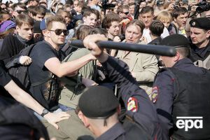 Суд оштрафував "козака", який бив протестувальників, на 1 тис. руб.
