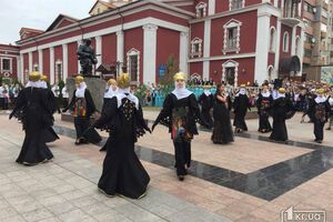 ЗМІ пишуть, що твір Захарової у Кривому Розі виконали тричі