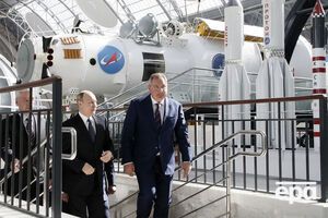 За даними ЗМІ, президент РФ запропонував Рогозіну очолити "Роскосмос", щоб виправити допущені раніше помилки