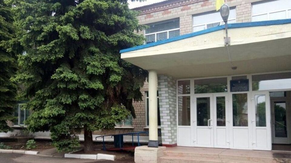 У школі, де розпорошили газ, навчається 75 учнів