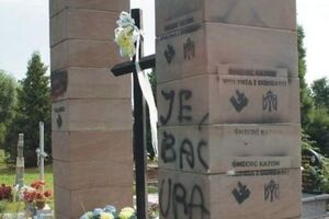 26 квітня 2017 року стало відомо, що на кладовищі села Грушовичі поблизу Перемишля розібрали надгробний пам'ятник воїнам УПА