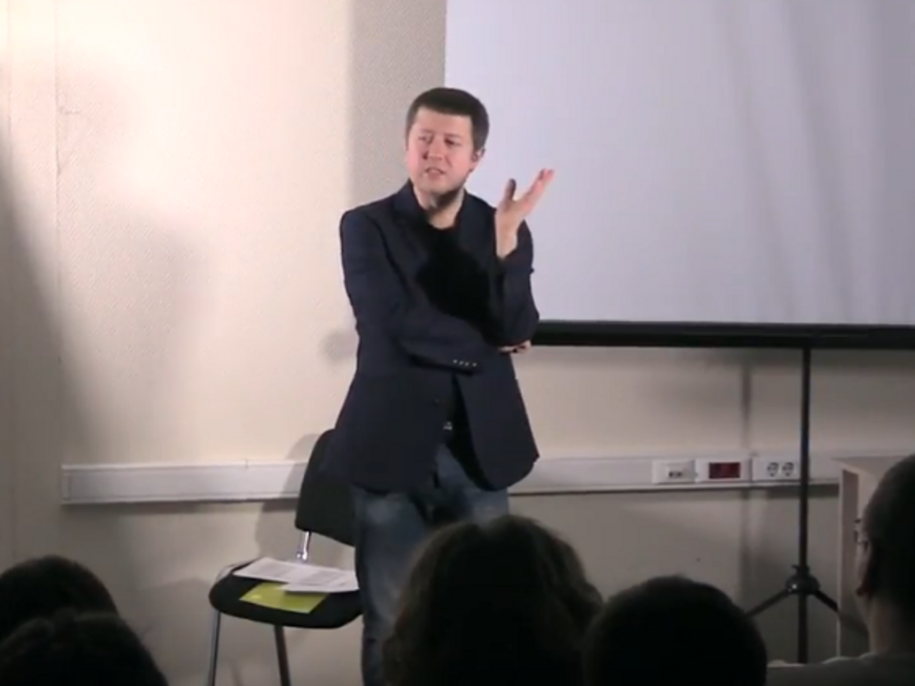 Волков: Граждане РФ постепенно привыкли к санкциям