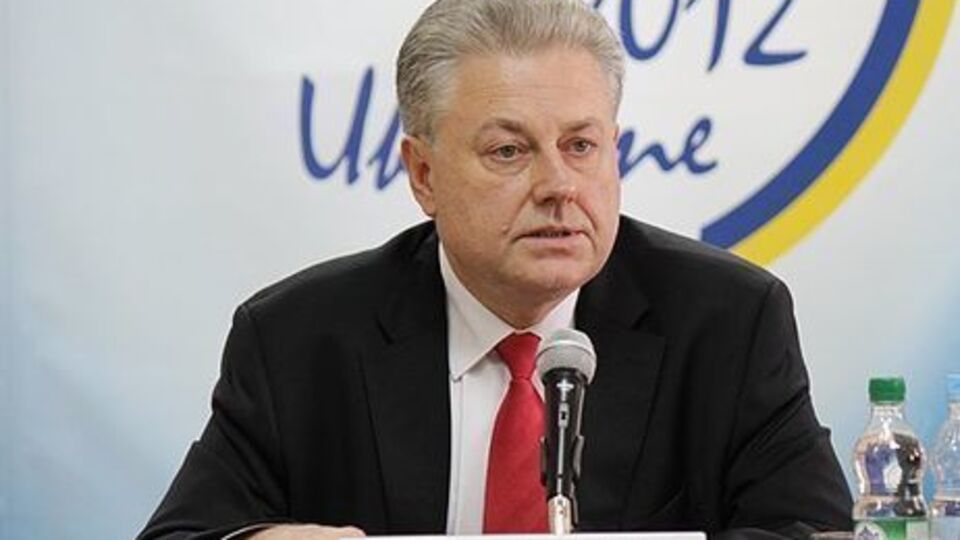 Єльченко зазначив, що не розуміє, як Марущинець потрапив у МЗС