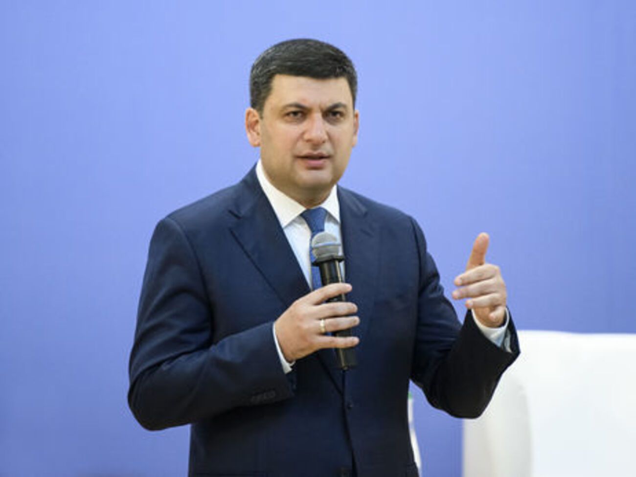 Тоннель сдадут в эксплуатацию в сроки, которые были установлены правительством, заявил Гройсман