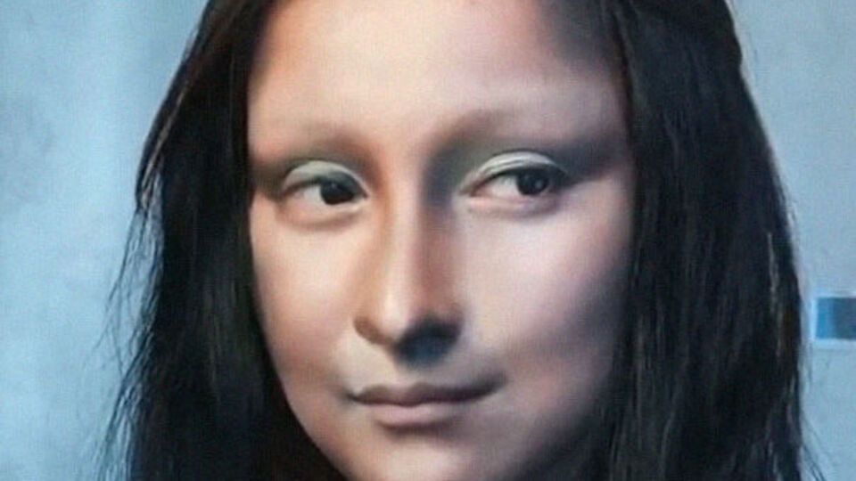 Дівчина за допомогою макіяжу перевтілилася у Джоконду