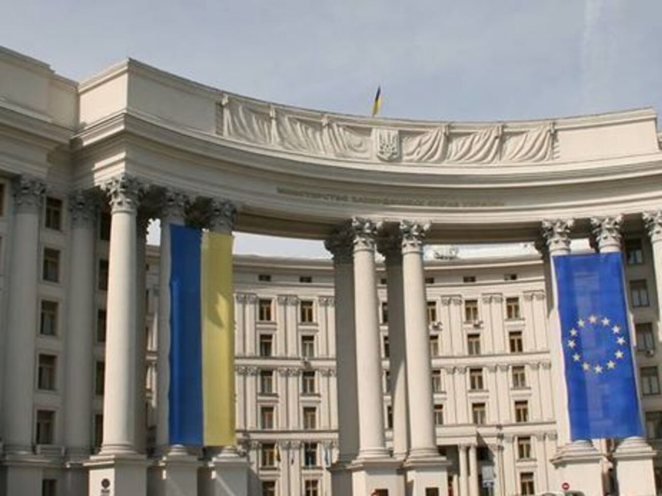 МЗС України: Розпалювання силами кремлівської пропаганди антиукраїнських настроїв є додатковим фактором ризику для українців