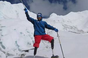Ся Бойю підкорив Еверест у 69 років