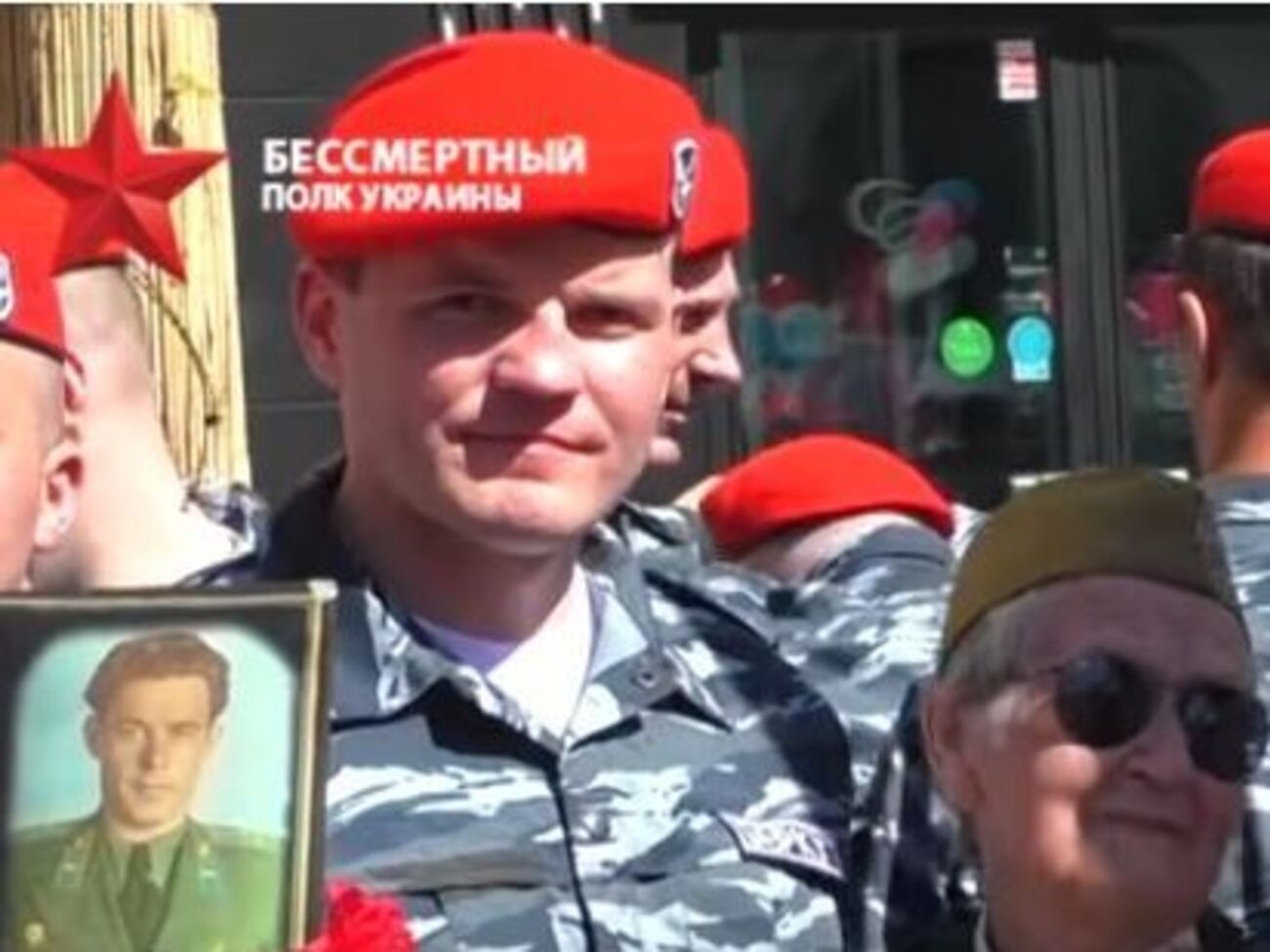Бывший беркутовец Петр Псарев участвовал в акции "Бессмертный полк" в Москве