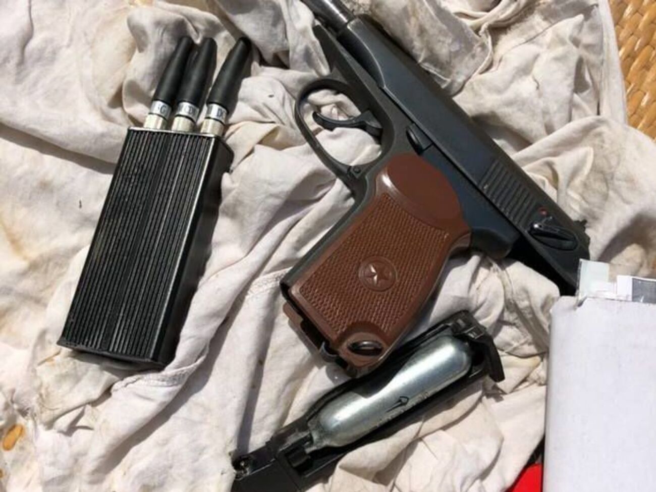 У злоумышленников изъяли газовый пистолет