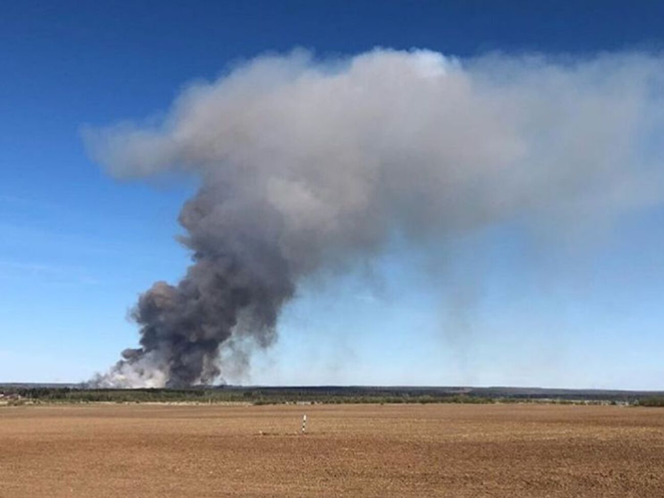 Пожежа супроводжується вибухами