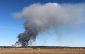 Пожар сопровождается взрывами