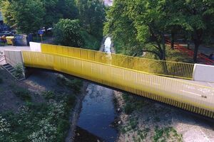 За этим мостом начинается улица Украинская