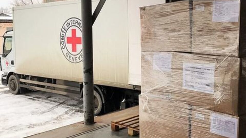 МКЧХ доставив на Донбас продуктові набори та сульфат алюмінію