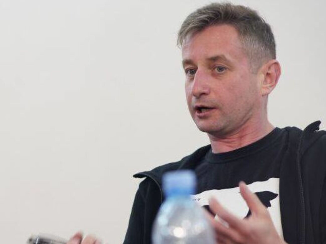 Жадан: Коли ми всередині себе починаємо штучно ділитися на свій&ndash;чужий, визначати, хто з нас більший українець, а хто менший, ми втрачаємо силу