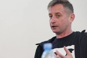 Жадан: Когда мы внутри себя начинаем искусственно делиться на свой-чужой, определять, кто из нас больший украинец, а кто меньший, мы теряем силу