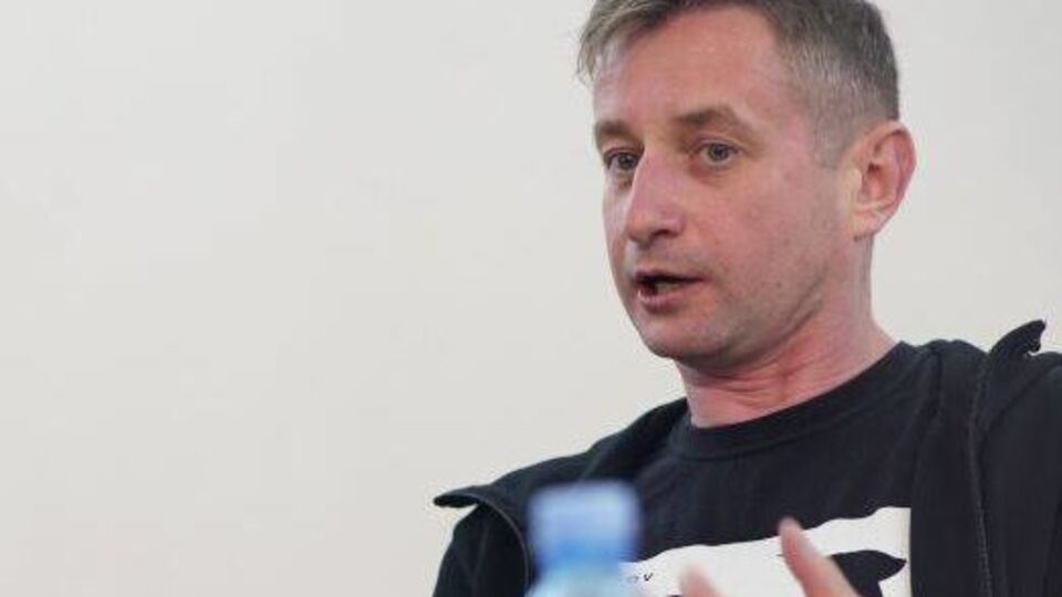 Жадан: Когда мы внутри себя начинаем искусственно делиться на свой-чужой, определять, кто из нас больший украинец, а кто меньший, мы теряем силу