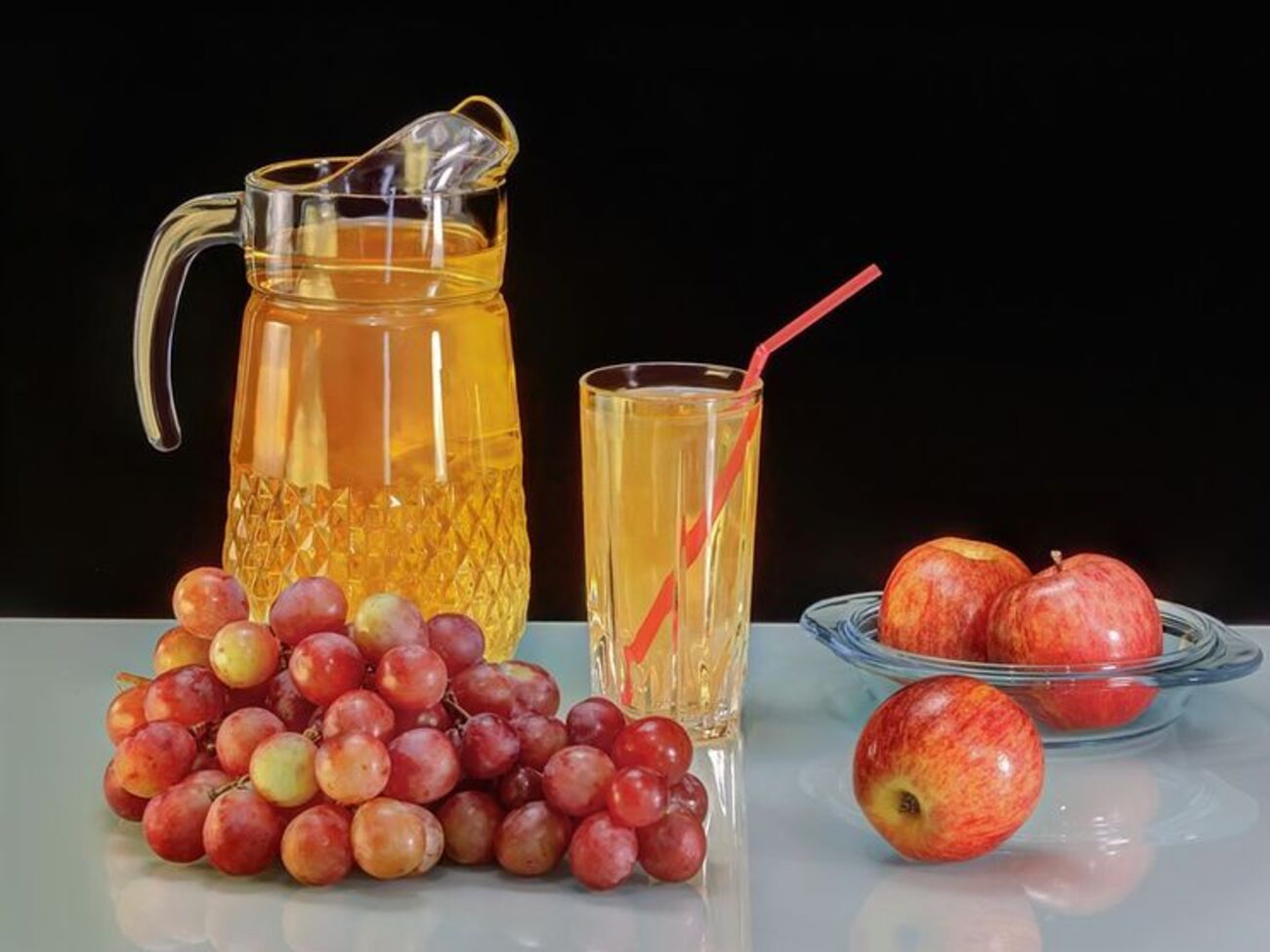 Первая соломинка мало напоминала современную