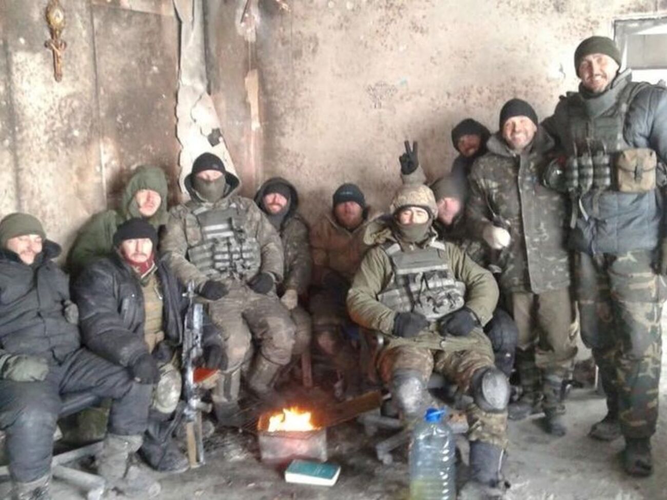 Миньо (второй справа) с защитниками донецкого аэропорта в декабре 2014 года