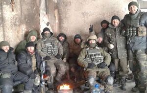 Миньо (второй справа) с защитниками донецкого аэропорта в декабре 2014 года