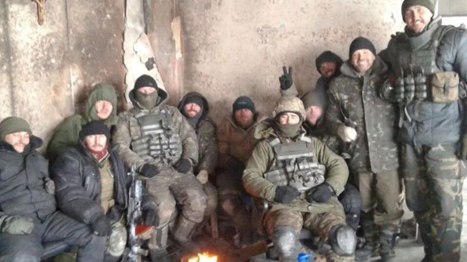 Миньо (второй справа) с защитниками донецкого аэропорта в декабре 2014 года