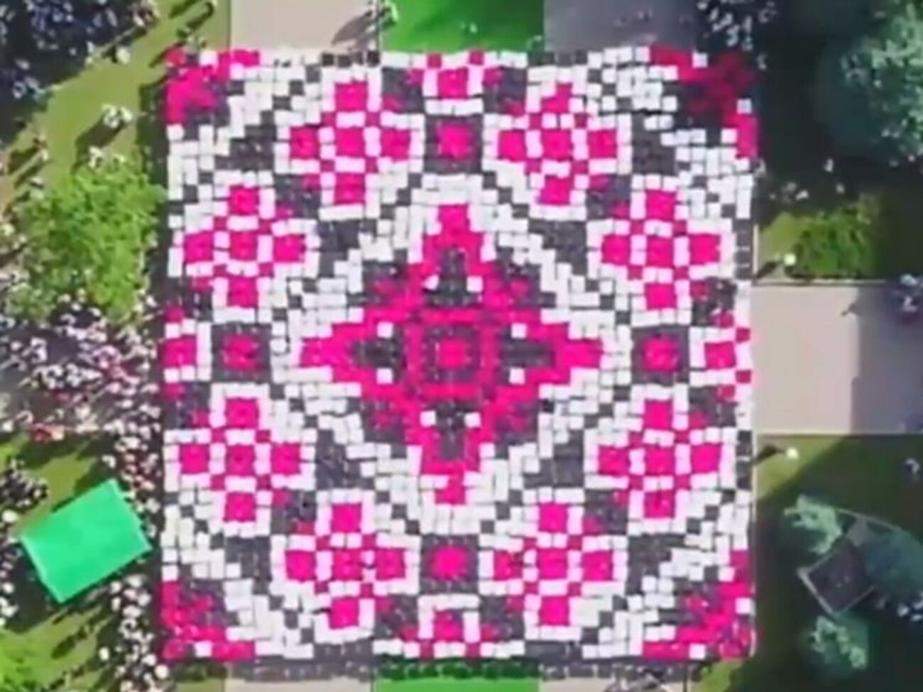 Під час флешмобу змінювались зображення