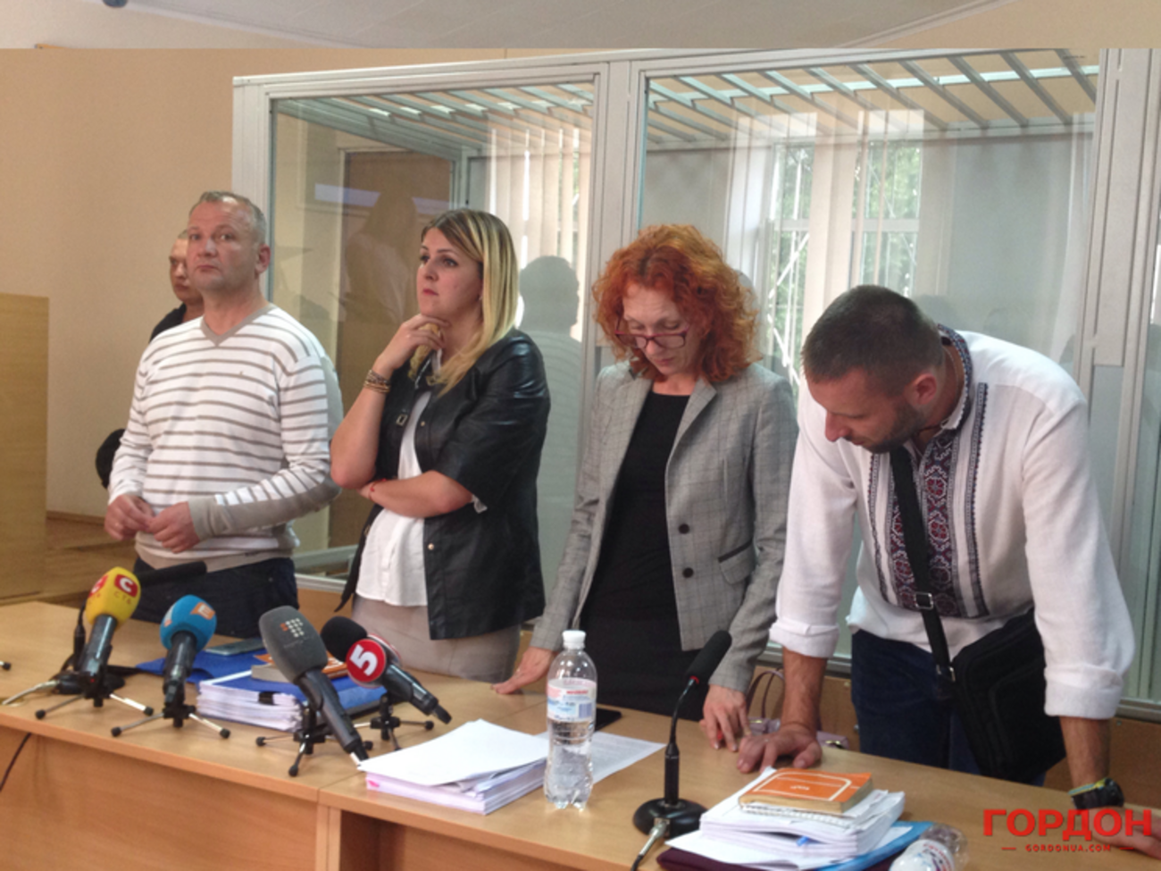 Бубенчику (слева) избрали меру пресечения, не связанную с арестом