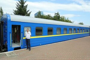 Тим, хто купив квиток заздалегідь, доплачувати не доведеться, повідомили перевізники
