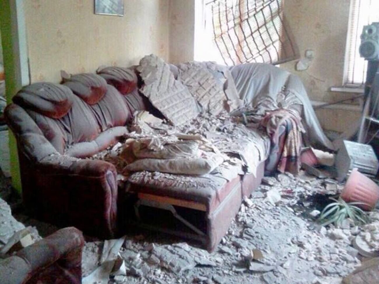 В результате обстрела террористами погиб школьник 2005 года рождения и его отец