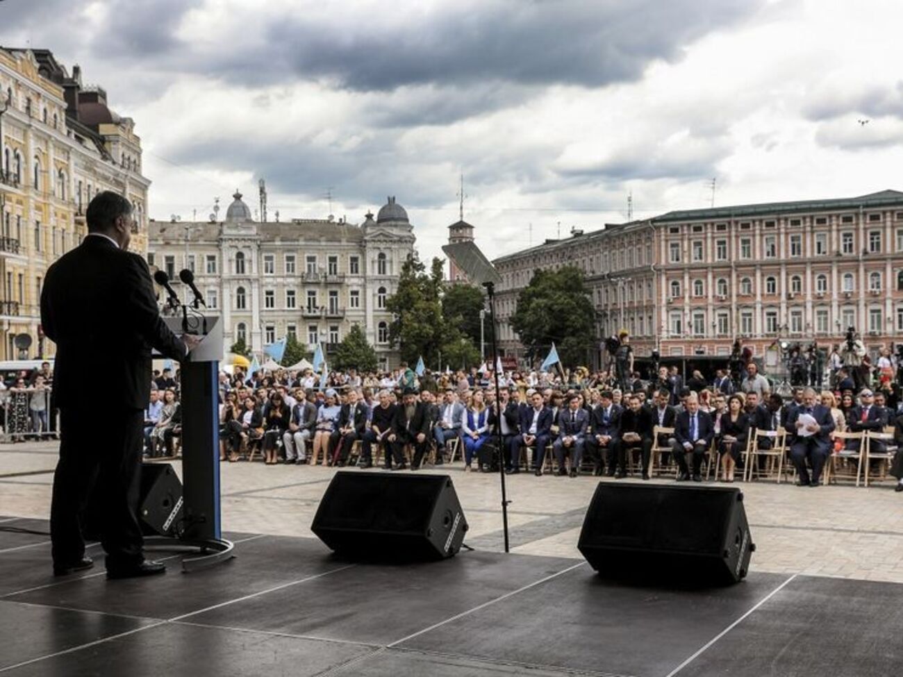 Порошенко выступил на митинге-реквиеме, посвященном памяти жертв геноцида крымскотатарского народа и Дню борьбы за права крымскотатарского народа